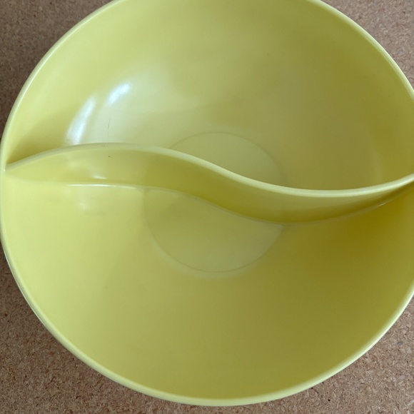 Pair of Vintage Mid-Century Marcrest Melmac Divided Bowls - Yellow & Pink - Picture 5 of 15